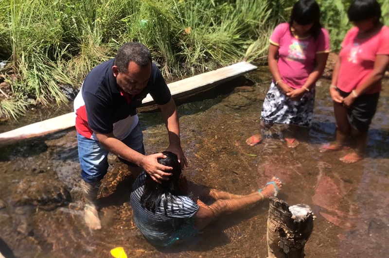 Mais de mil indígenas são batizados em aldeias do Mato Grosso