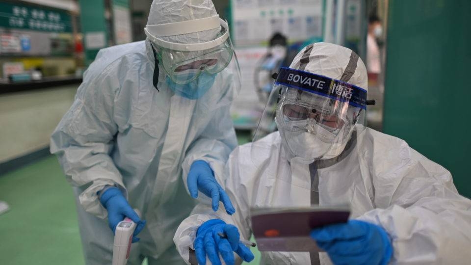 EUA investigam se coronavírus saiu de laboratório em Wuhan, na China