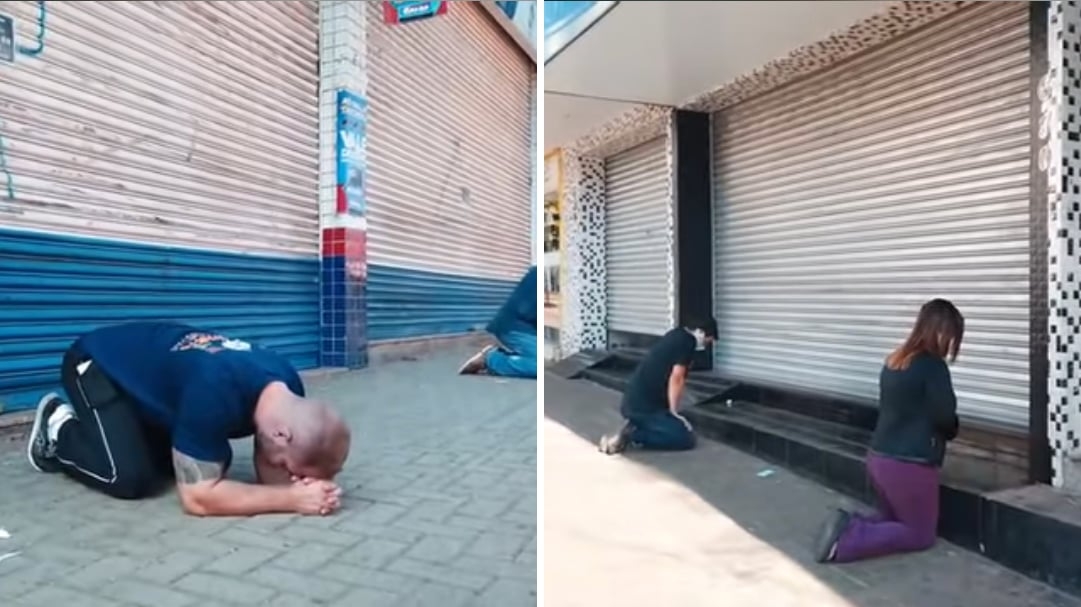 Comerciantes se ajoelham para orar em frente às lojas fechadas