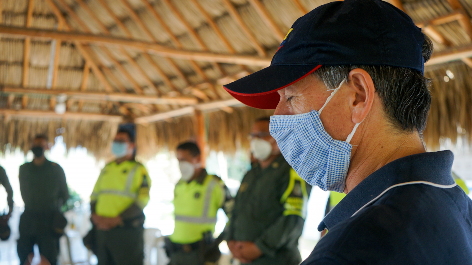 Britânicos estão orando mais devido à pandemia, diz pesquisa