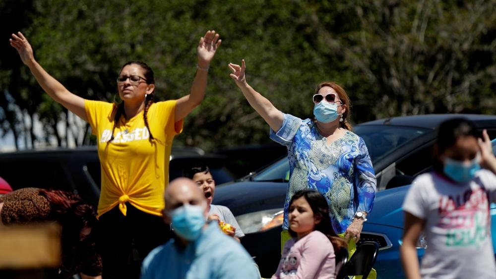 Maioria acredita que pandemia é ‘sinal de Deus’ para que a humanidade mude, diz pesquisa