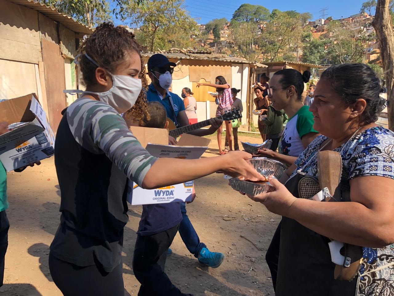 Igreja distribui 500 marmitas por dia na região mais afetada pela Covid-19 em São Paulo