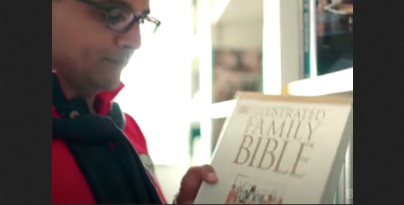 Depois de 20 anos no hinduísmo, homem conhece Jesus através de Bíblia infantil