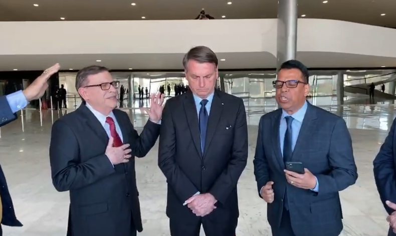 Pastores oram por Bolsonaro no Palácio do Planalto: “Este País não vai falir”