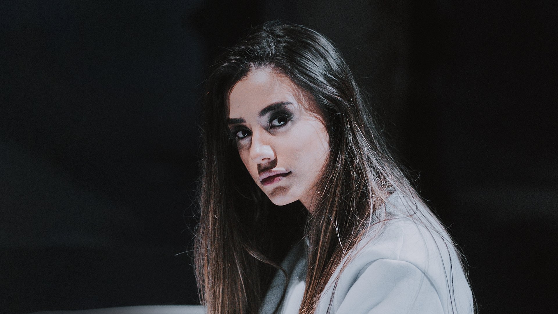 Isadora Pompeo lança o clipe 