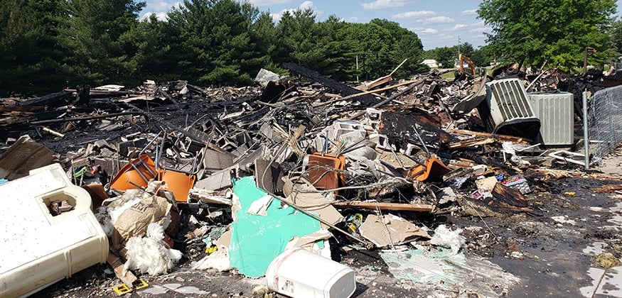 Pastor fará culto mesmo com igreja destruída em incêndio: “Não perderemos outro domingo”