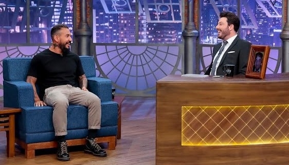 Rodolfo dá seu testemunho no ‘The Noite’: “Não tem bagunça que Jesus não possa consertar”