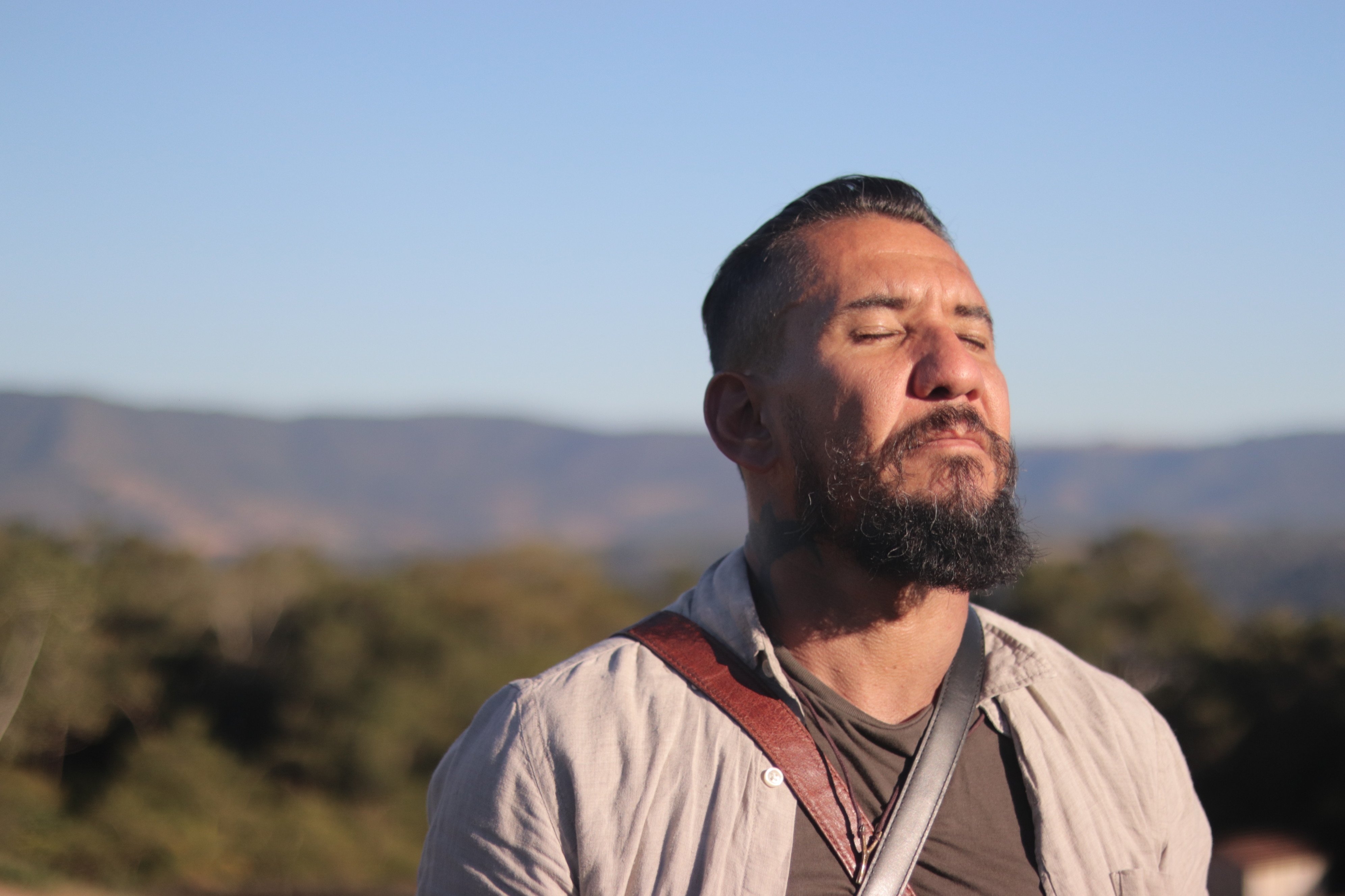 Rodolfo Abrantes lança o clipe "Presente pro Futuro", com reflexão sobre o chamado de Deus