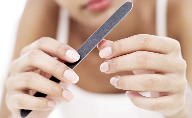 10 soluções para unhas fracas e quebradiças