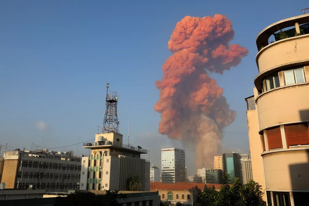 Grande explosão em Beirute deixa ao menos 10 mortos e centenas de feridos