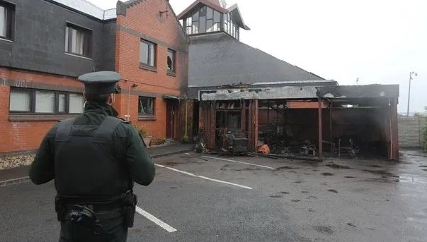 Ataques a edifícios religiosos acontecem a cada três dias na Irlanda do Norte