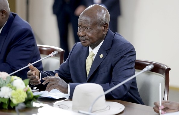 Presidente de Uganda decreta Dia de Oração contra pandemia ao ouvir sobre "visão de Deus"