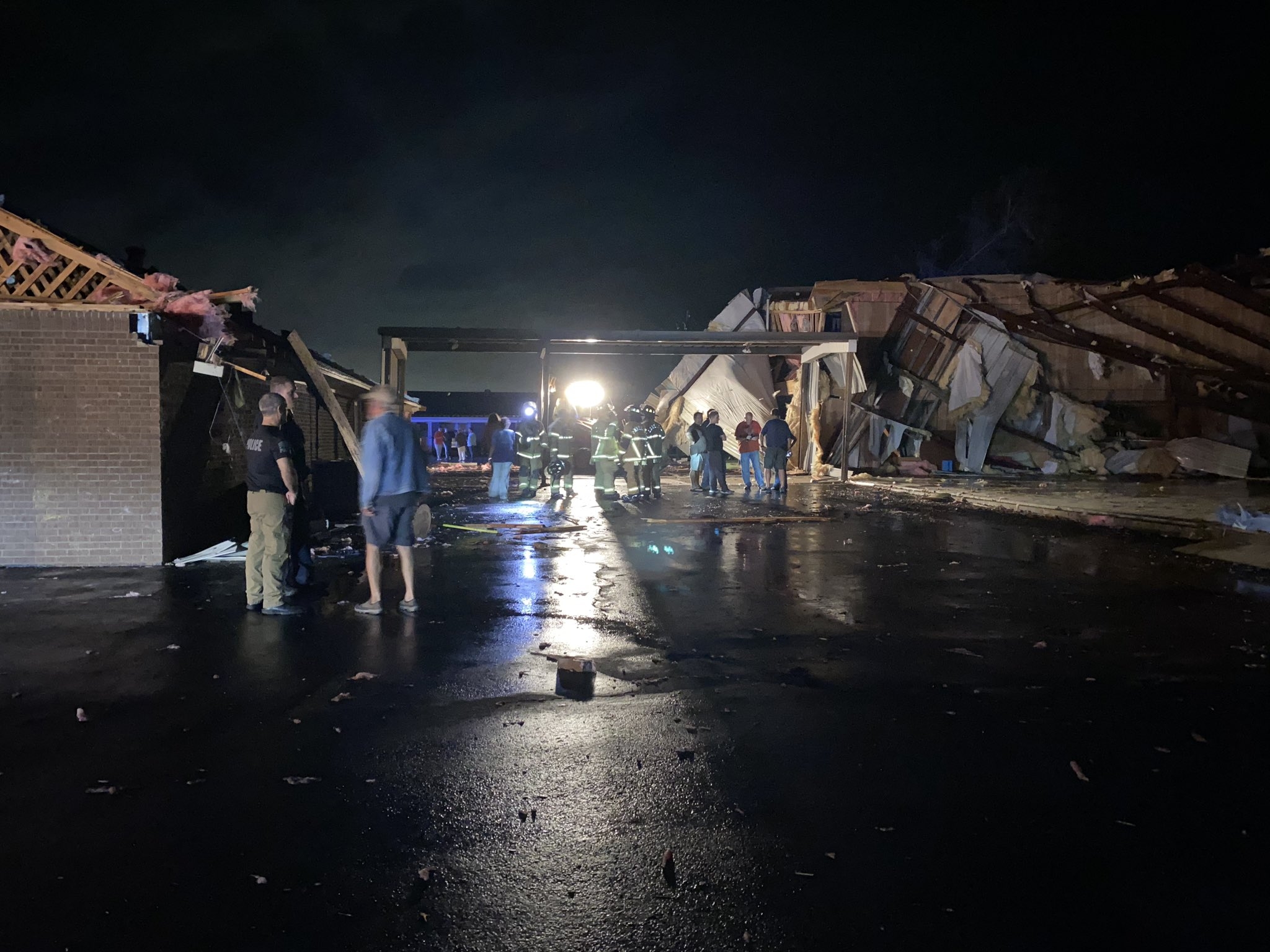 Furacão Laura causa mortes e destruição de igrejas nos EUA