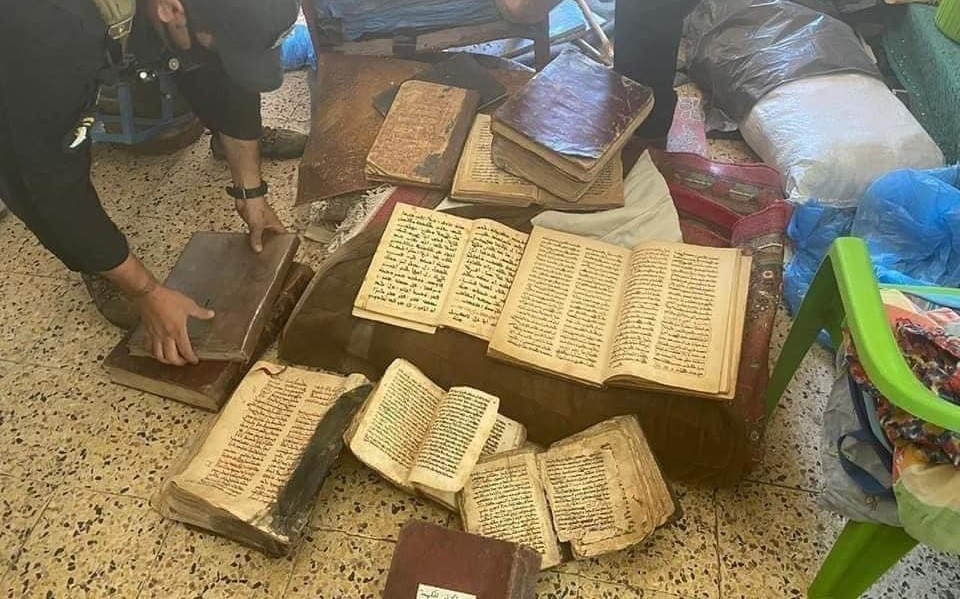 Antigos manuscritos bíblicos são recuperados após serem roubados pelo Estado Islâmico