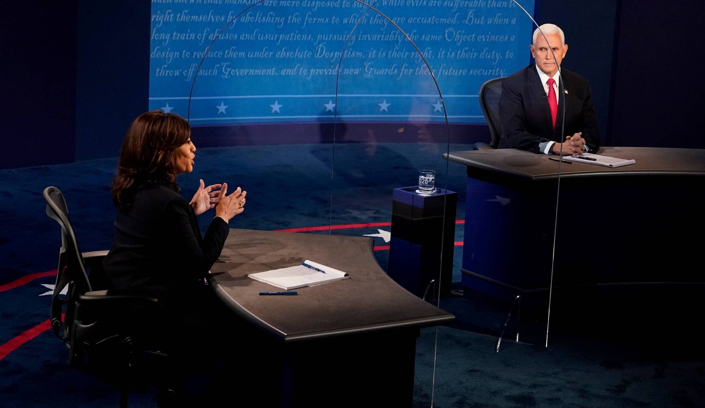 Em debate, Mike Pence diz que não aceita ataques à fé cristã