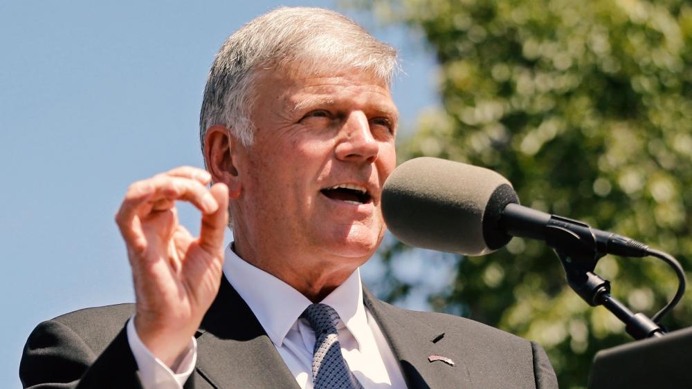 “Precisamos clamar a Deus por ajuda”, disse Franklin Graham em Dia de Oração e Jejum
