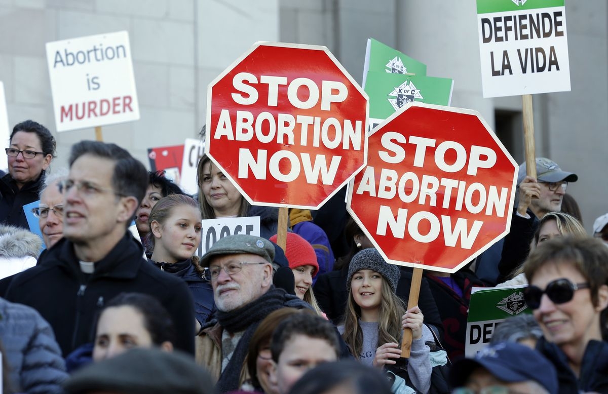 Cerca de 40% dos eleitores dos EUA acreditam que o aborto deveria ser ilegal, diz pesquisa