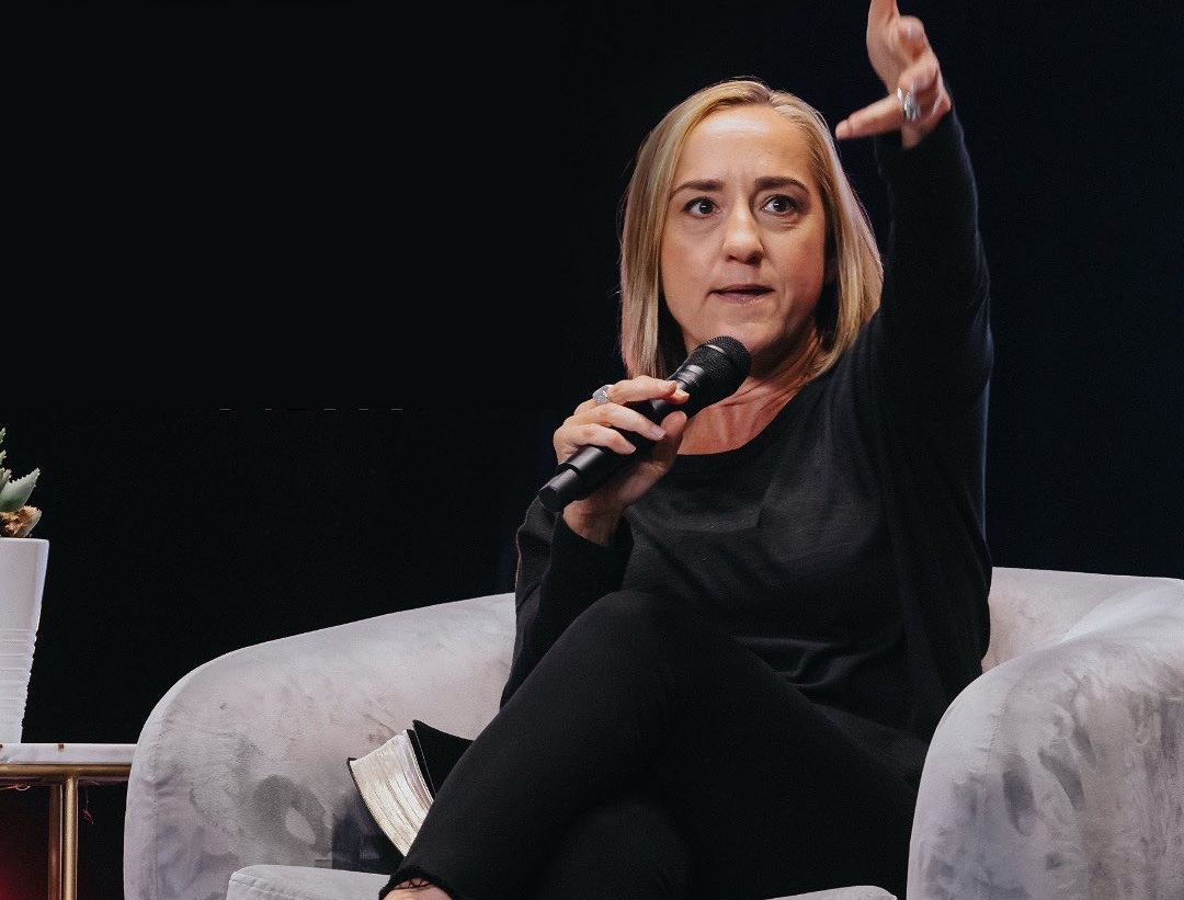 É hora de tirar a oração do porão e colocá-la de volta no púlpito, diz evangelista