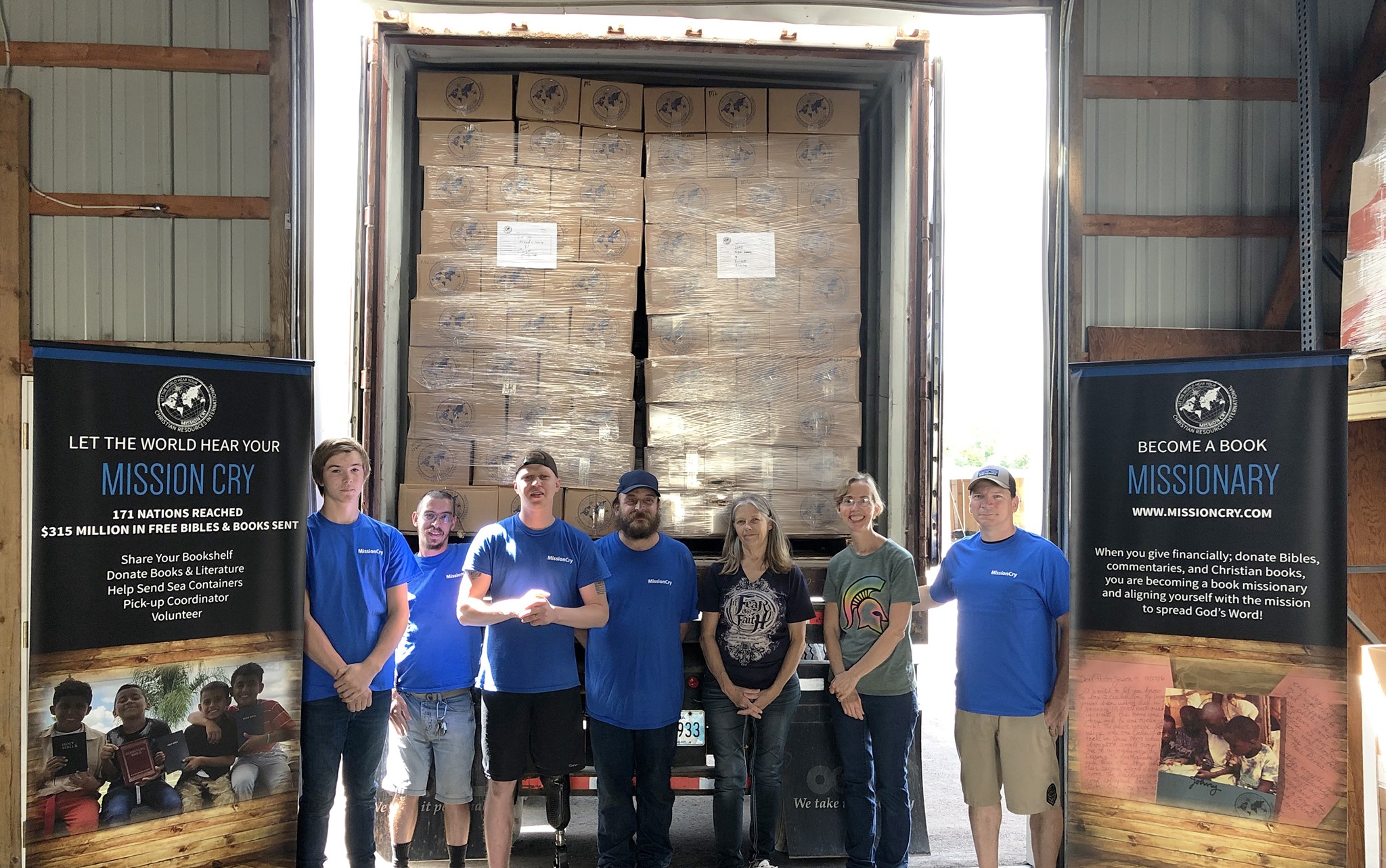 Missão envia 27.000 Bíblias e livros para a Albânia, país de maioria muçulmana