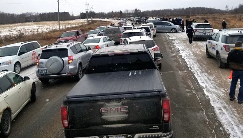 Igreja é impedida pela polícia de realizar culto drive-in no Canadá