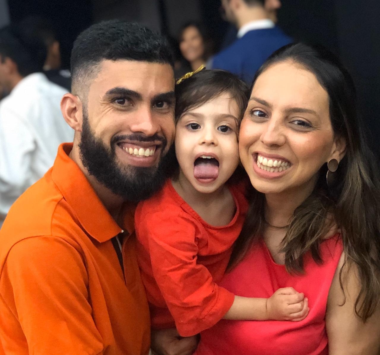 Ex-assaltante é transformado após ser evangelizado pela advogada: “Ela pregou na prisão”