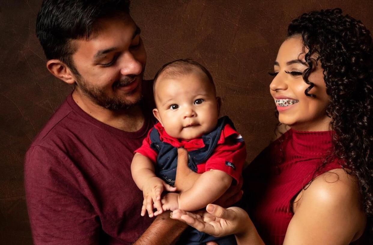 “Foi Deus quem curou meu filho”, diz mãe de bebê de 5 meses que superou a Covid-19