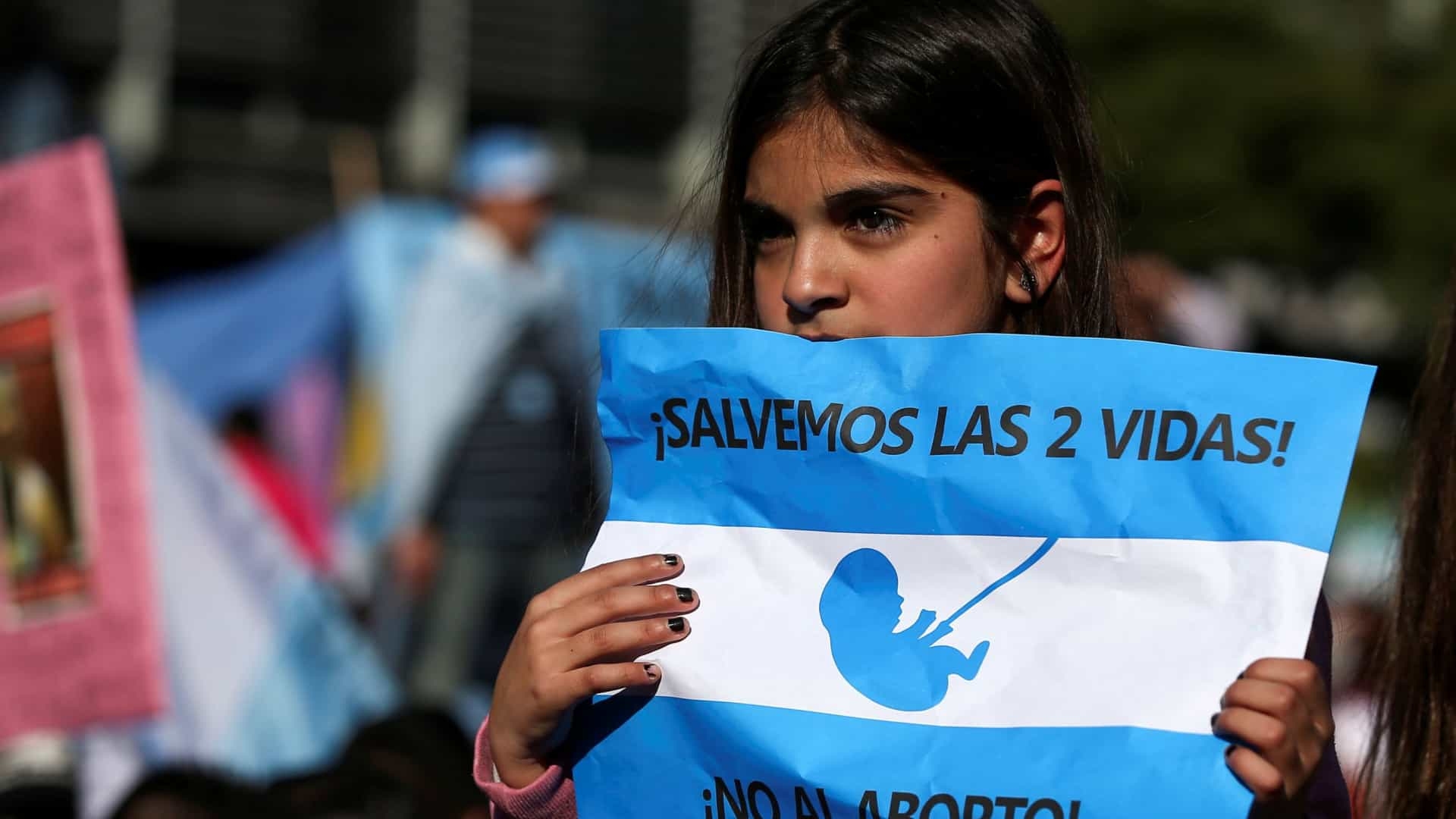 País de maioria cristã, Argentina está perto de legalizar o aborto