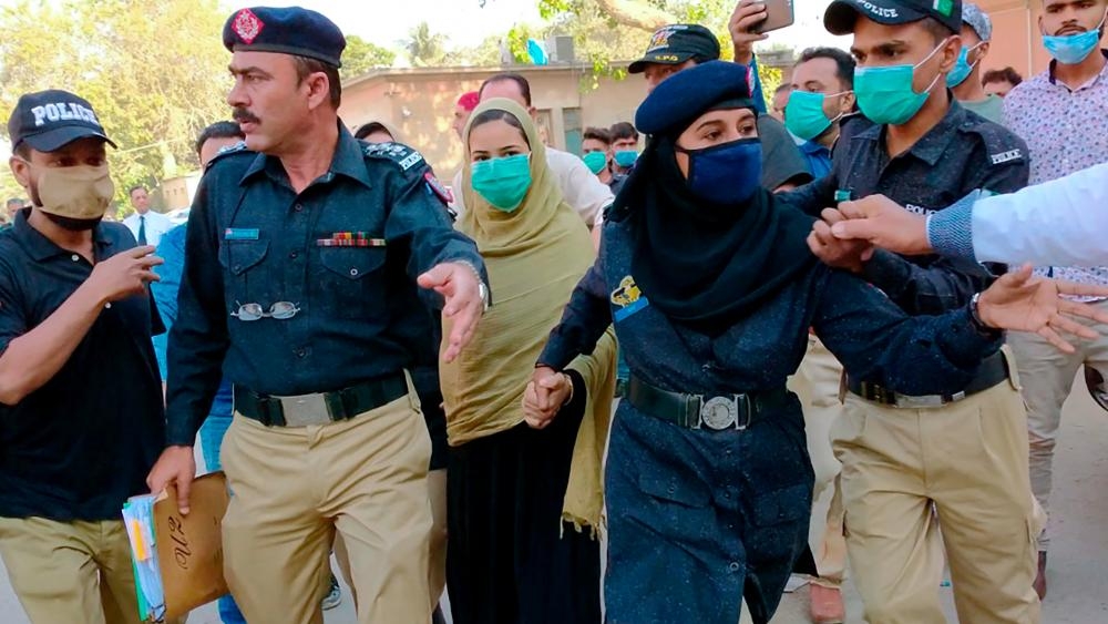 Cerca de 1.000 meninas são forçadas a casamento islâmico todos os anos no Paquistão