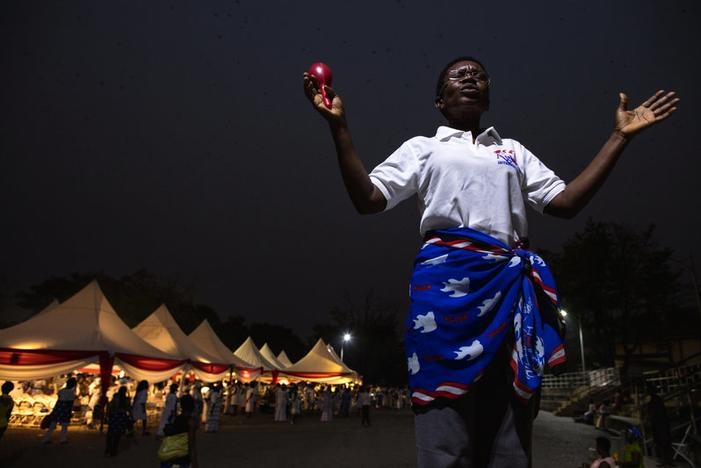 Cega sonha com Jesus e acorda curada, após oração de missionários brasileiros na África