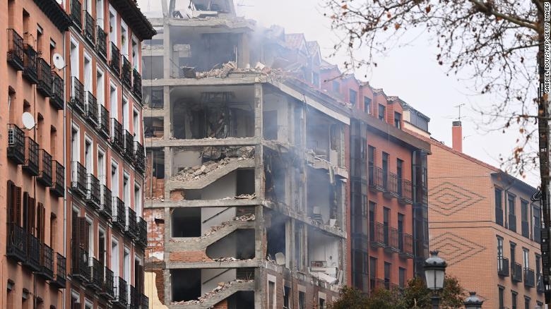 Forte explosão atinge prédio no centro de Madri com pelo menos 2 mortos