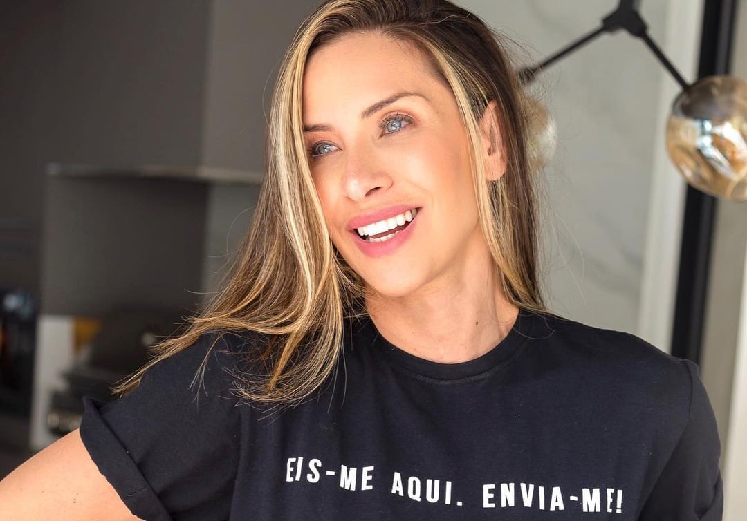 “Deus me fez entender minha real identidade”, diz ex-panicat Lizi Benites