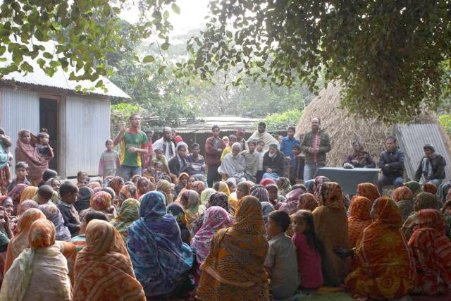 Aldeia se rende a Jesus após ver cura de jovem deficiente em Bangladesh