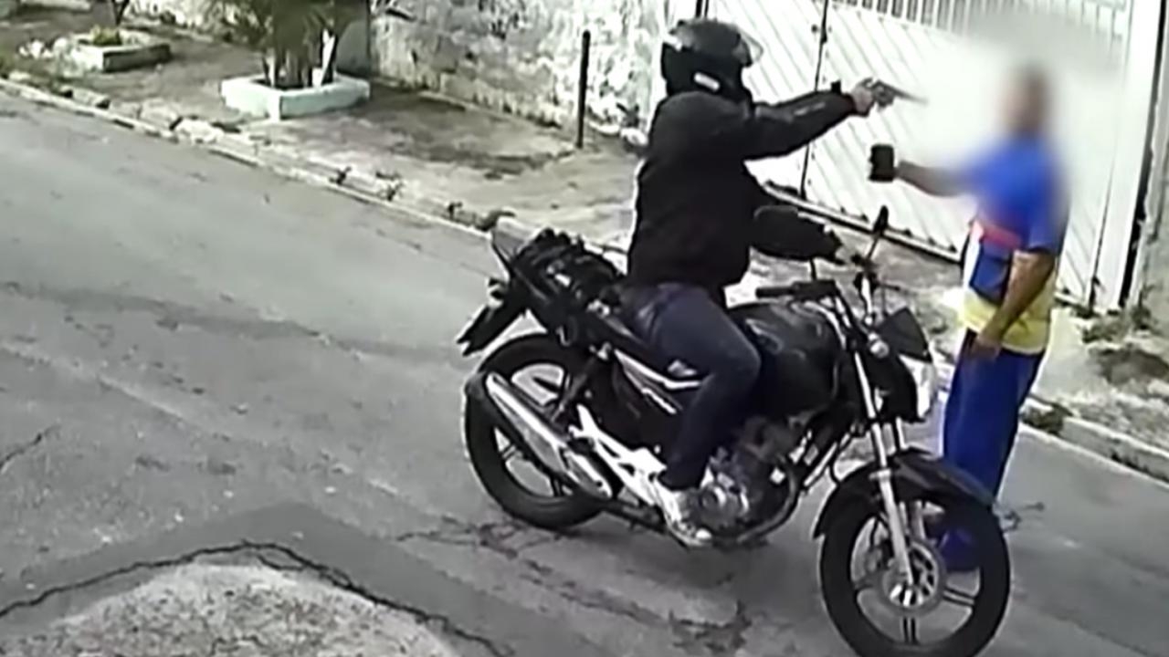 Entregador de gás convence ladrão a desistir de assalto após falar sobre Deus