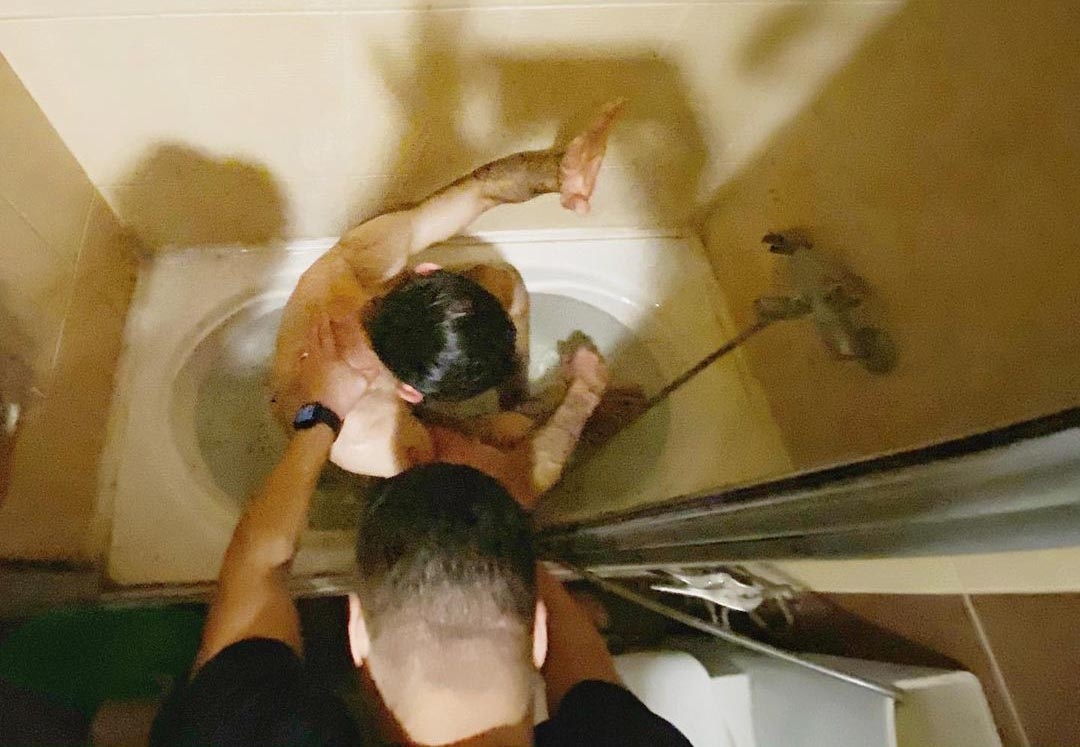 Ex-muçulmano é batizado e volta ao país para evangelizar família: ‘Quero falar de Jesus’
