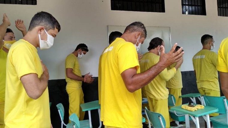 “Usarei a Bíblia como uma espada”, diz detento após se entregar a Jesus no Tocantins