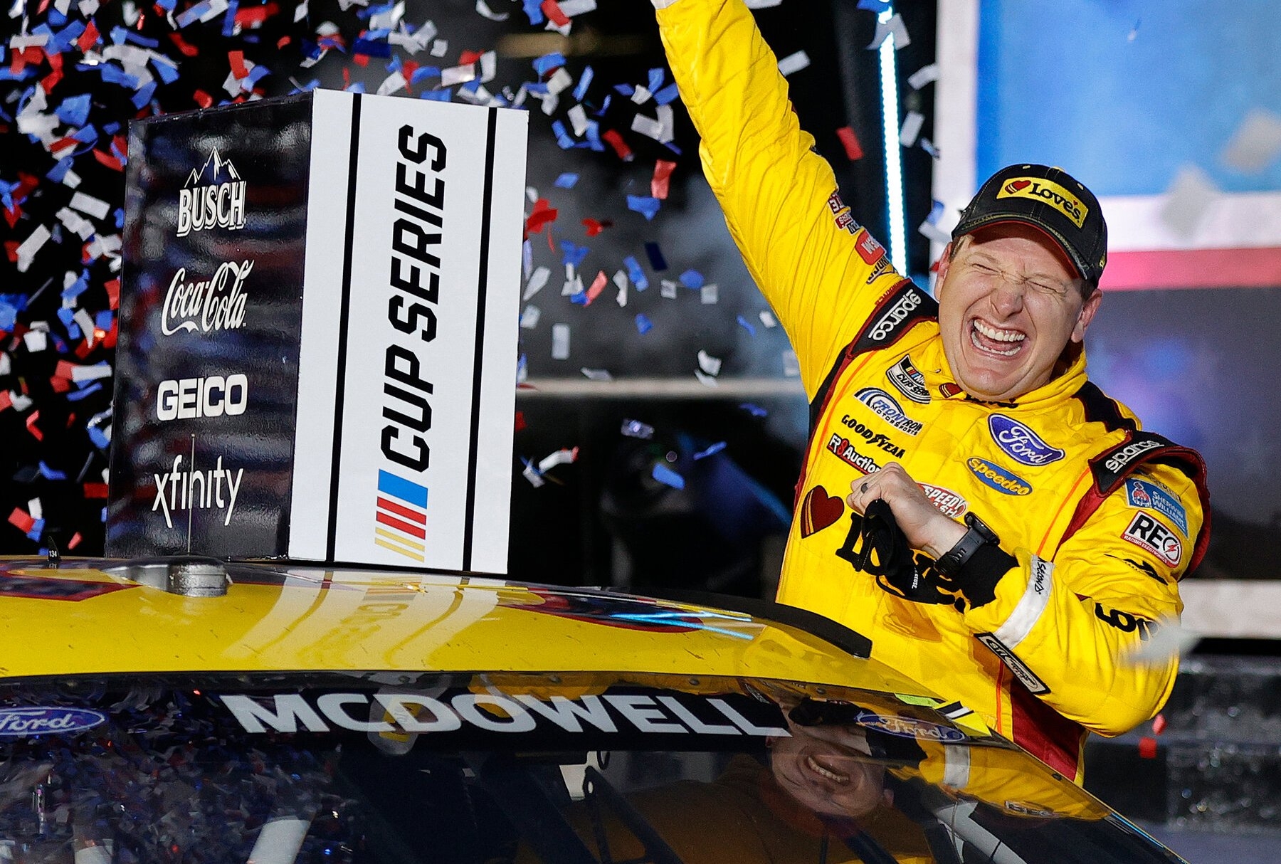 Piloto da NASCAR diz que clamou a Deus antes de vencer corrida: “Ele tem tudo nas mãos”
