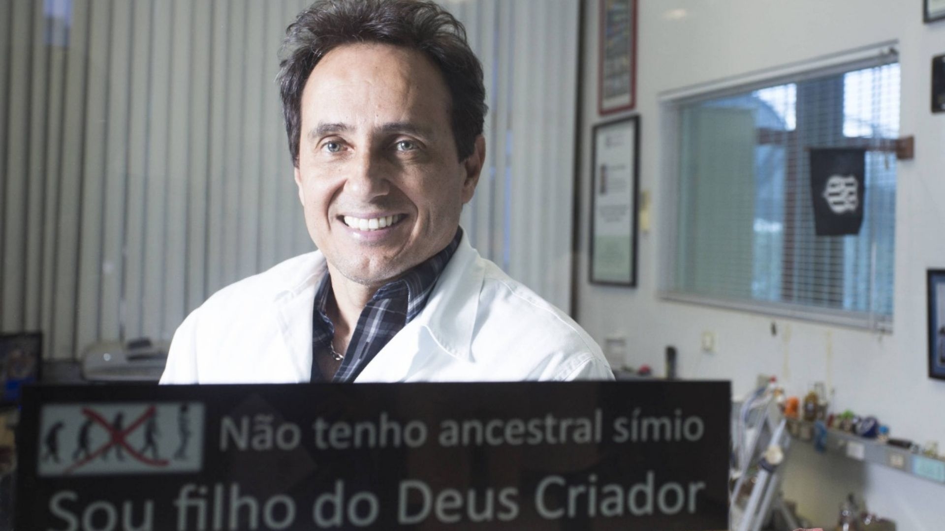 “Jó viveu com os dinossauros e a ciência confirma”, diz cientista Marcos Eberlin
