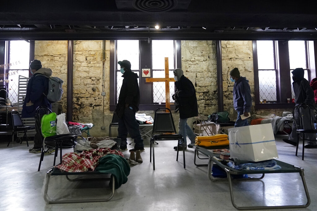 Igreja no Texas se torna abrigo para centenas de famílias durante tempestade de inverno
