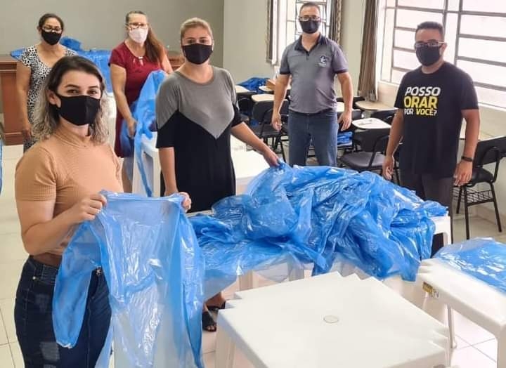 Igreja prepara mais de 3 mil aventais para profissionais da linha de frente da Covid-19