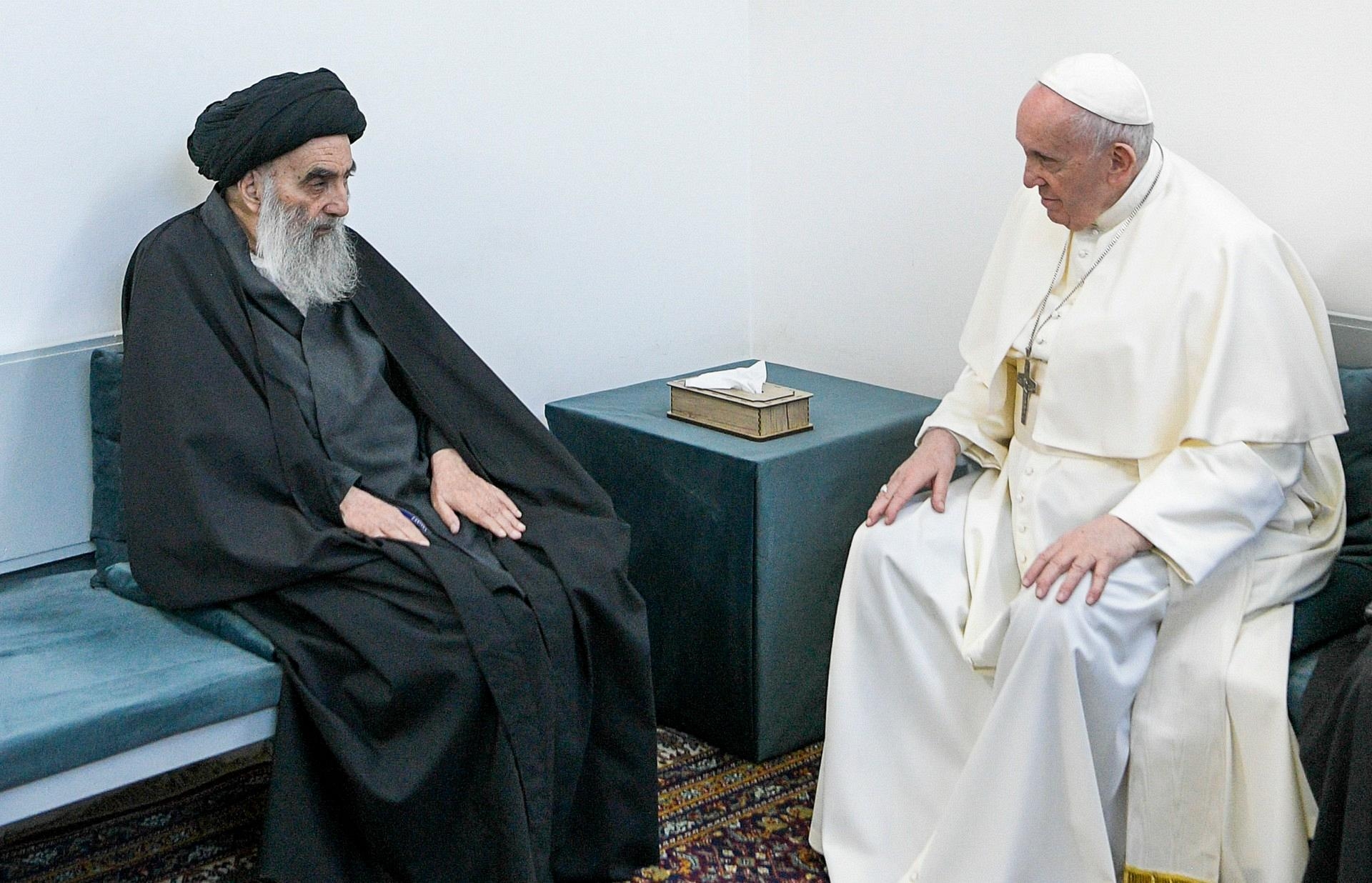 Papa Francisco e Aiatolá Ali al-Sistani pedem “unidade” em encontro histórico no Iraque