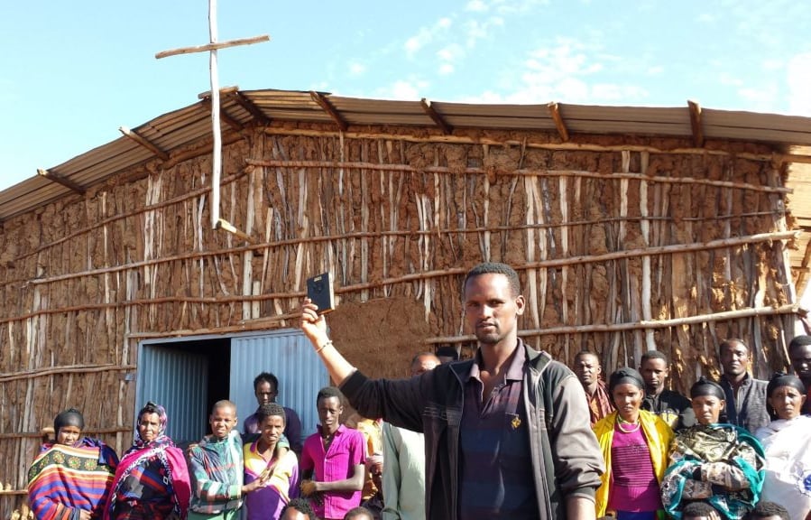 Cristãos pedem Bíblias em áudio para evangelizar perseguidores: “Eles precisam de Jesus”