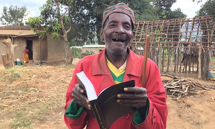 Cego de um olho, ex-muçulmano de 86 anos é curado após sonhar com Jesus