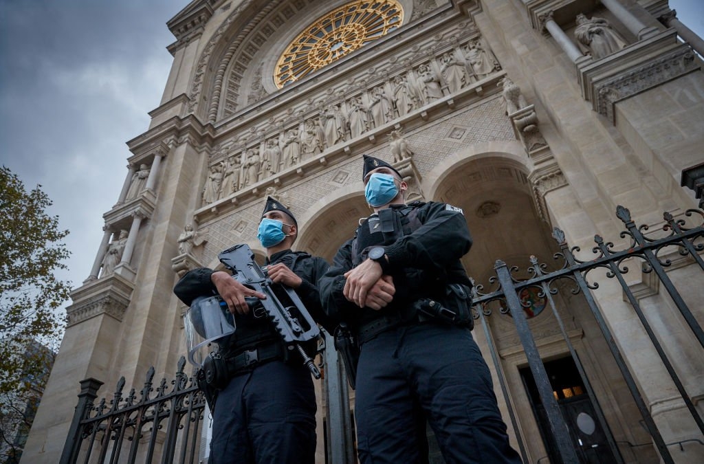 Líderes temem controle do governo francês sobre igrejas: “A religião se tornou uma ameaça”