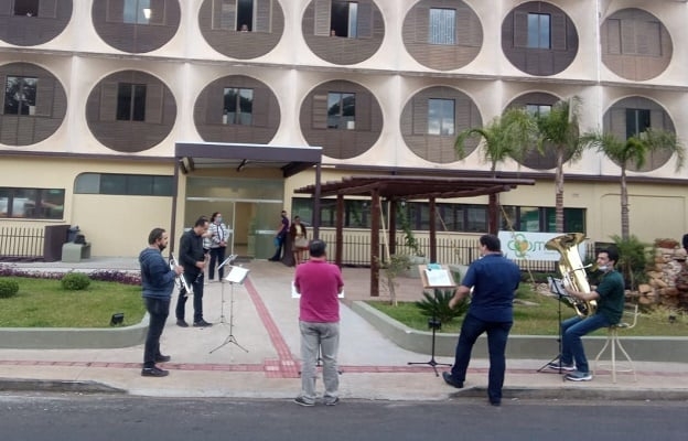 Orquestra evangélica leva fé e esperança a hospital de Santa Catarina