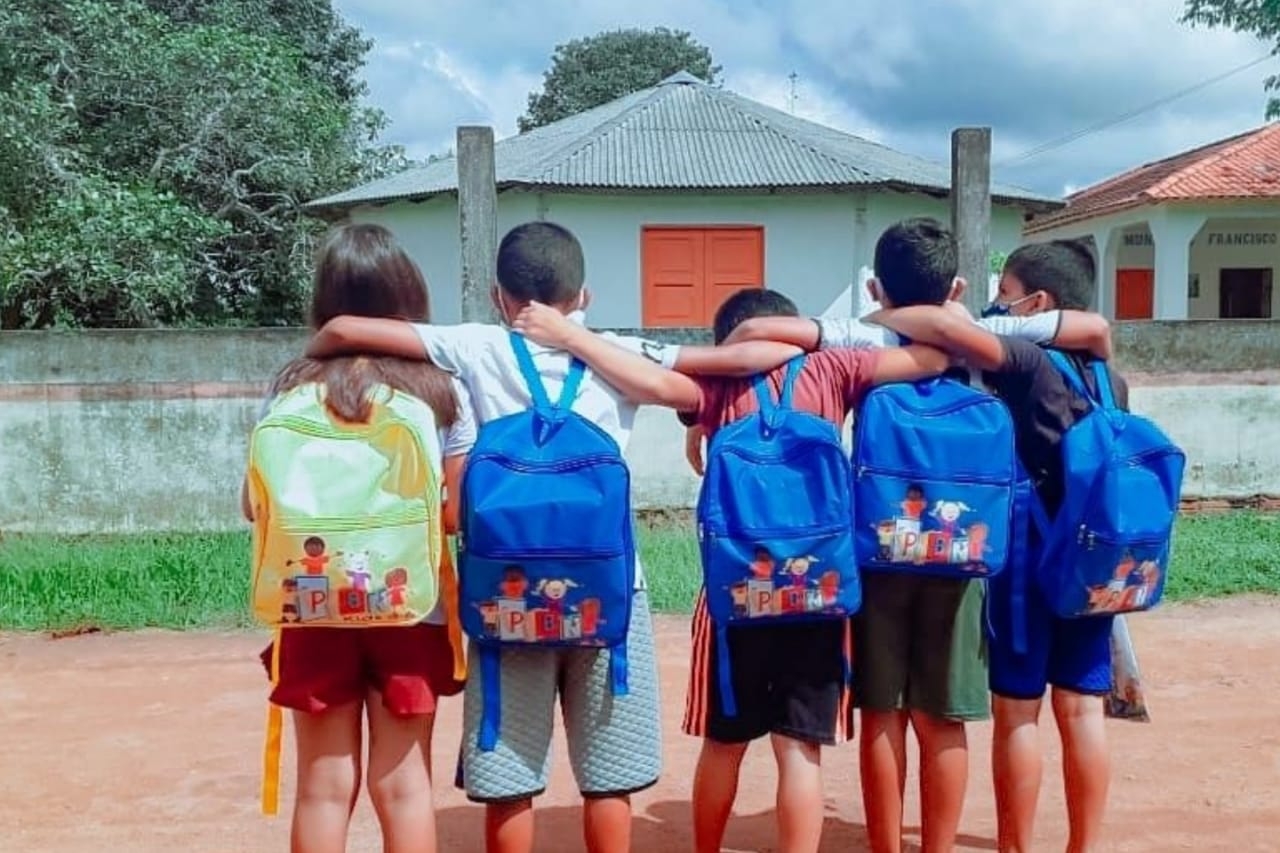 Missionárias dão reforço escolar a crianças no Amazonas: “Não escreviam o nome completo”