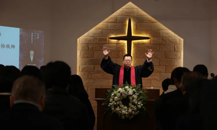 China prende pastor por oficializar funeral de membro da igreja