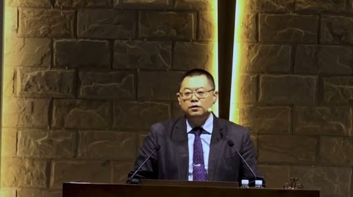 China tranca pastor e família em casa com correntes na porta e impedem que recebam visita