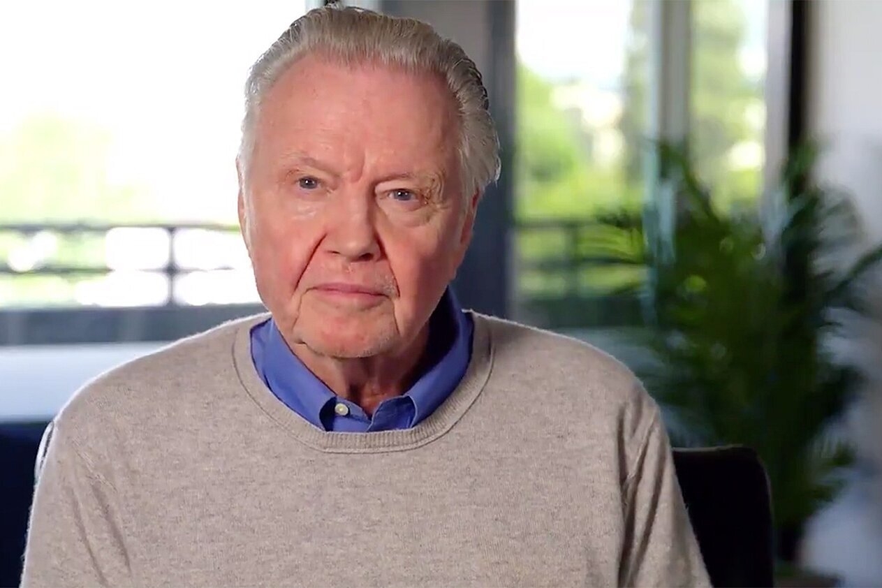 “O temor do Senhor te mantém no caminho certo”, diz ator Jon Voight após encontro com Deus