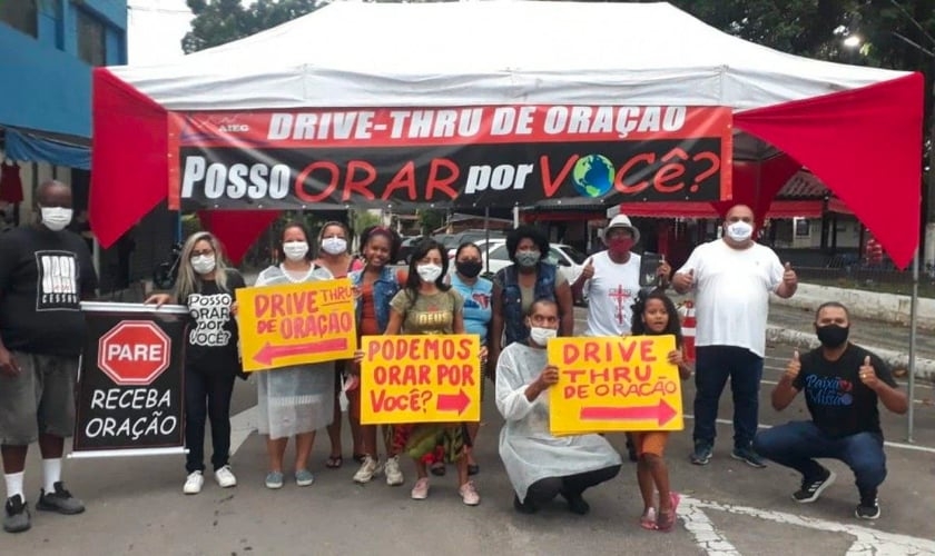 Drive-thru de oração leva esperança e fé a desempregados e enlutados da Covid-19 no RJ