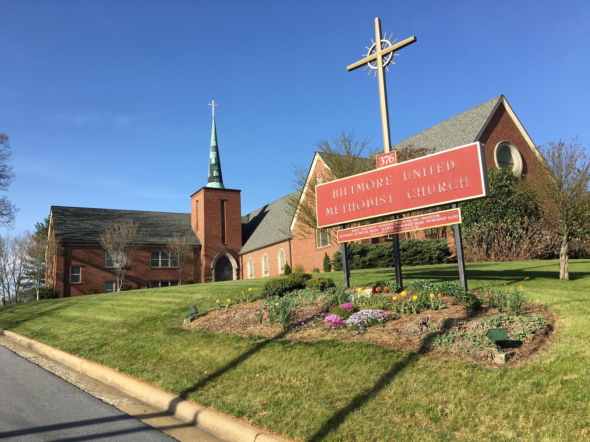 Igreja vende propriedade e usa dinheiro para ajudar pessoas necessitadas